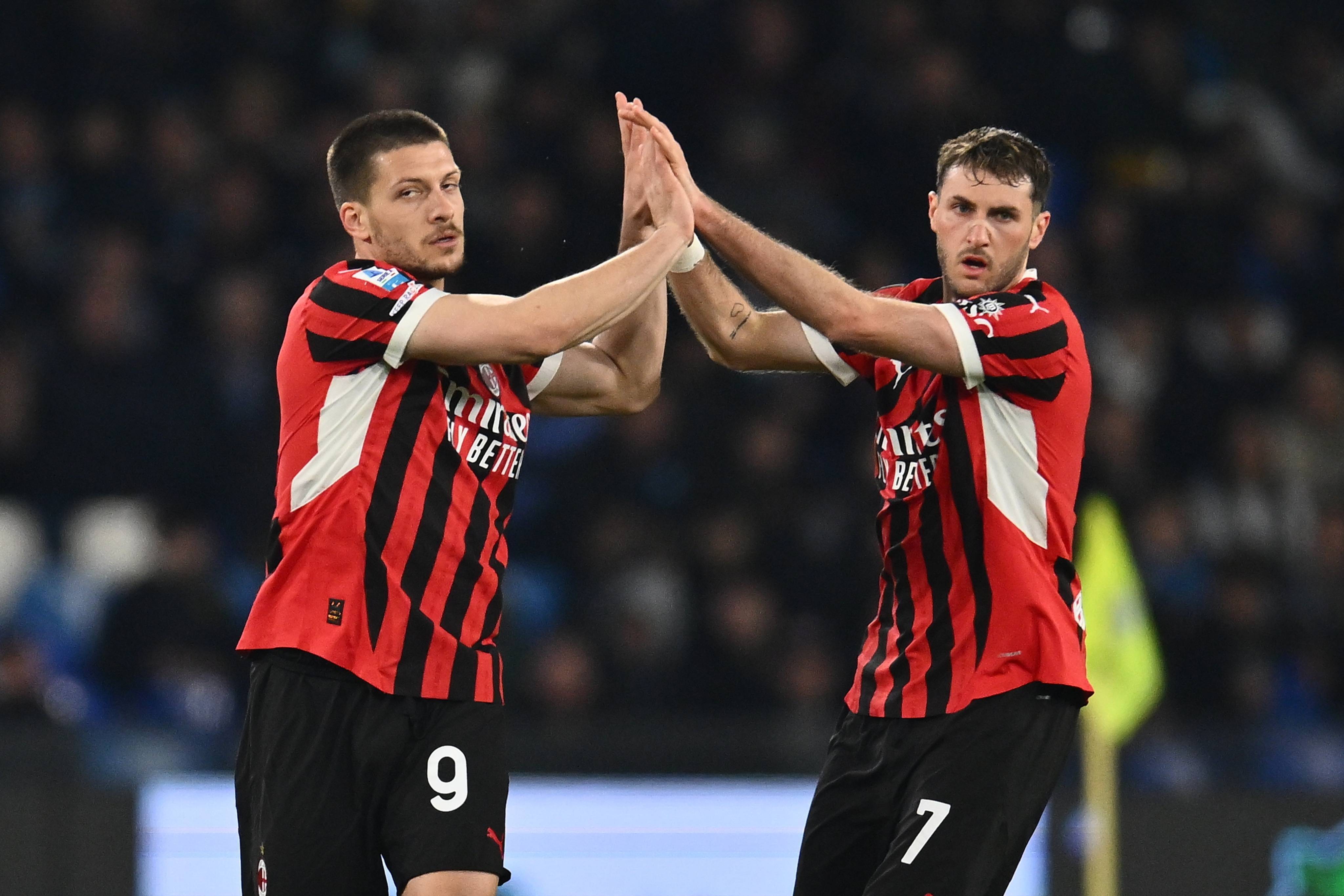 包含法兰克福迎意大利杯关键赛，转会期更衣室发声，悬念犹存，球队文化再被提及的词条