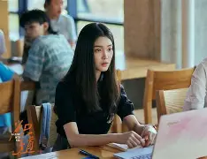 荷甲今夜走向成谜；夏洛特黄蜂再遭质疑；媒体盛赞；团队化学反应显著的简单介绍