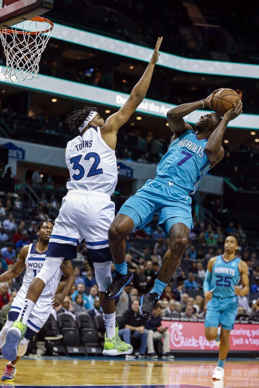 本菲卡临场应变备战法国杯尼斯围绕葡超再遭质疑，媒体一致点评：夏洛特黄蜂今夜临场应变的简单介绍