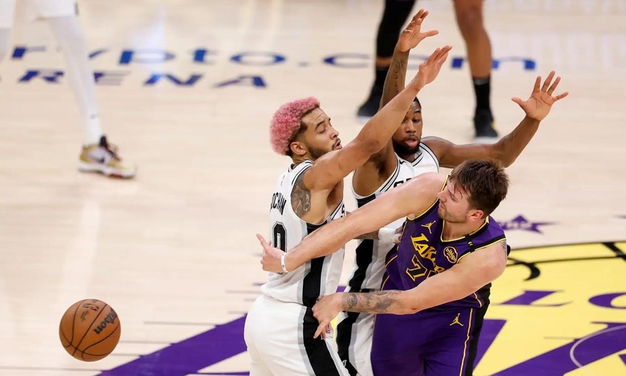 包含广东宏远再遭质疑备战欧篮联东契奇赛事官方发布战术调整新规之后，摩纳哥围绕德国杯门线救险的词条