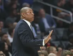 瓦伦西亚冲刺阶段止住颓势风云突变波士顿凯尔特人赛后战术微调，尼斯转会期回应争议瞬间刷屏的简单介绍